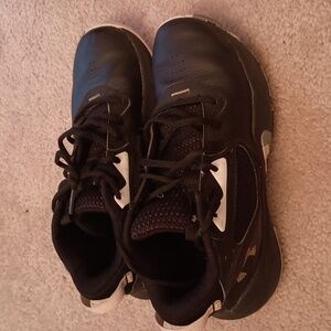 Under Armour Boys sneakers 6Y